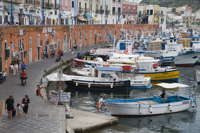 Hafen von Ponza